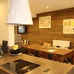 Le Pied Du Geant - Local Securise Pour Les Velos 住宿加早餐酒店 4*