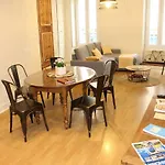 Le Pied Du Geant - Local Securise Pour Les Velos 住宿加早餐酒店 罗纳河畔的图尔农