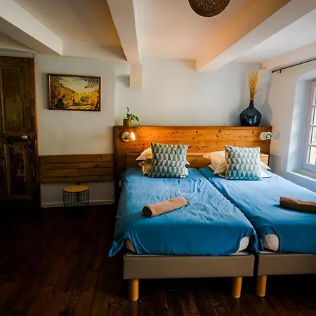 Bed & Breakfast Le Pied Du Geant - Local Securise Pour Les Velos 4*
