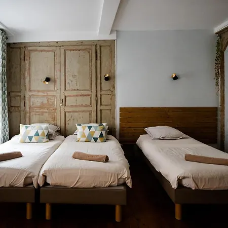 Bed & Breakfast Le Pied Du Geant - Local Securise Pour Les Velos 4*