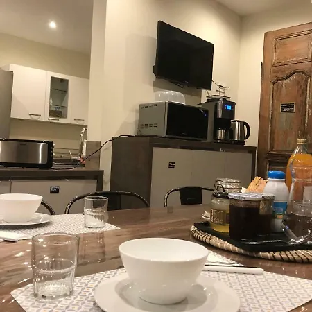Bed & Breakfast Le Pied Du Geant - Local Securise Pour Les Velos 4*
