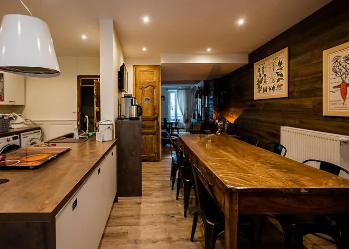 Le Pied Du Geant - Local Securise Pour Les Velos 住宿加早餐酒店 4*